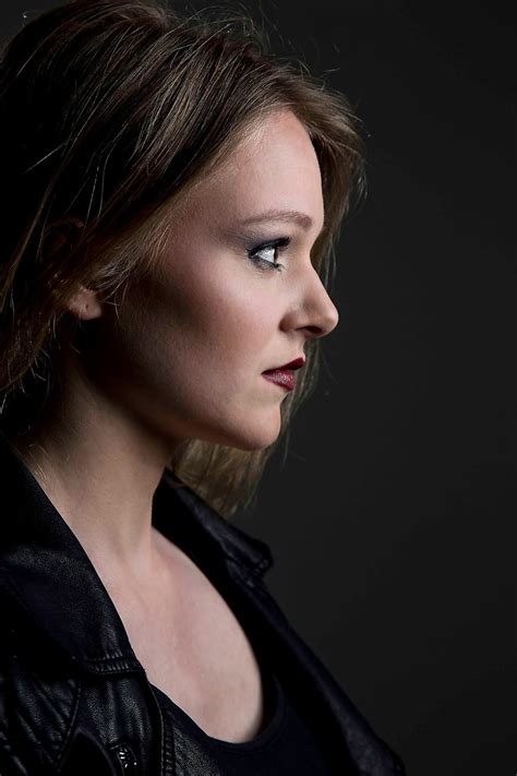 Rembrandt lighting - a test shoot - Fashion & Art Rembrandt portrait lighting how to make a portrait looking like an old rembrandt paining i have been fascinated about this ole vintage look for a portrait.