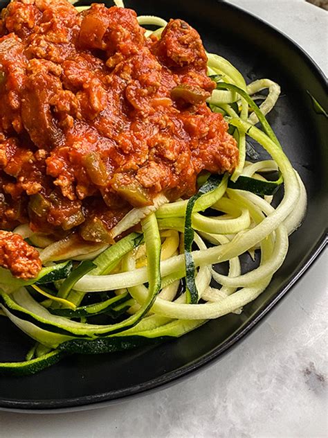 Add noodles and another tsp of oil after a few mins. Zucchini Noodles with Meat Sauce | A Healthy Makeover