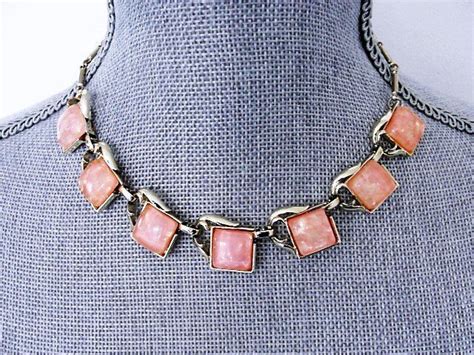 1950s Thermoset Sparkle Pink Thermoplastic And Gold Tone Metal Necklace
