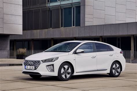 See full list on caranddriver.com HYUNDAI Ioniq specs & photos - 2019, 2020, 2021 ...