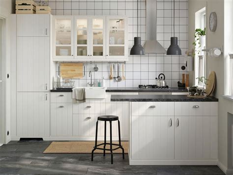 Por 59 euros te ofrecen un asesor a domicilio tres horas quien te ayudará a medir y elegir tu cocina ideal. Bonita e iluminada, por dentro y por fuera - IKEA