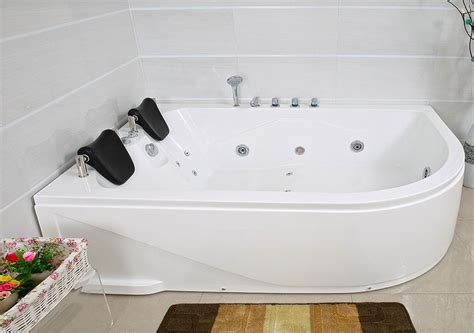 Wir haben aber nicht nur einzelne badewannen im programm, sondern auch praktische sets. XXL Luxus Whirlpool Badewanne Bali LINKS mit 14 Massage ...