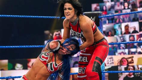 Bayley Brutaliza A Sasha Banks Smackdown Sept 4 2020 Wwe