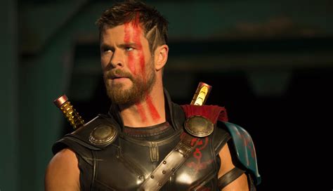 Chris Hemsworths New Thor Look Revealed In ‘ragnarok Stills Cate Blanchett Chris Hemsworth
