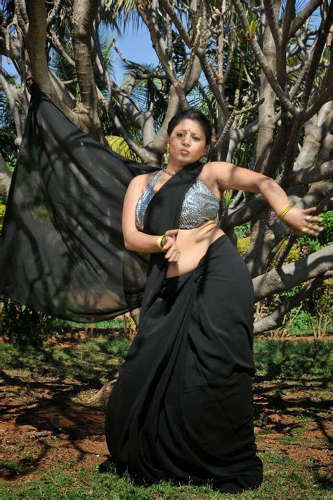 Hot Sexy Kerala Mallu Aunty Sunakshi Saree Removing Showing Sexy Melons Black Armpits Deep Navel