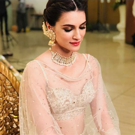 Kriti Sanon Looks Beautiful During Shoot At Ahmedabad ️ Unique Wedding Hairstyles Bollywood