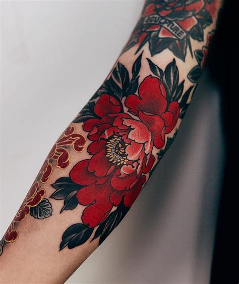 Whether it makes a nice pairing with a manly tattoo he already has or the flower is used to symbolize a loved one or significant other. 117 Of The Very Best Flower Tattoos - Tattoo Insider