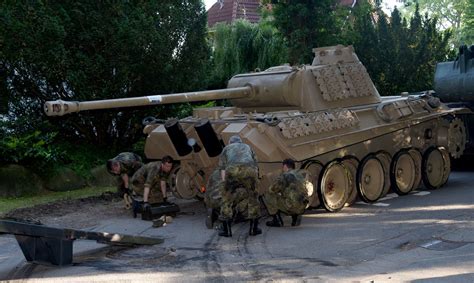 Panzer in Heikendorf Anwalt hält Bundeswehr Einsatz für rechtswidrig