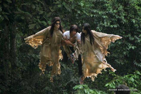 The orang minyak is one of a number of malay ghost myths. Sinopsis Filem Pontianak VS Orang Minyak | Sensasi Selebriti