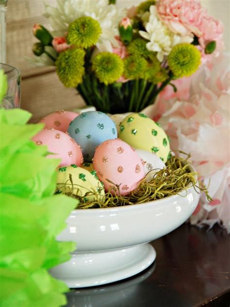 While most of the baskets on this list are decorated with everything that the spring holiday is known for — pastels, florals, and bunny faces. 18 Easy Easter Egg Decorating Ideas | HGTV