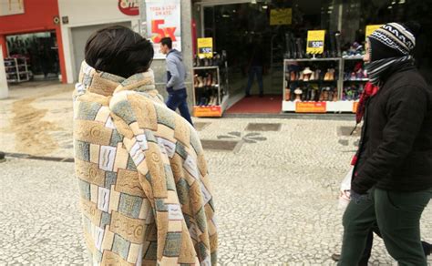Curitiba registrou 3,2 °c na manhã de terça (25). Onda de frio promete geada para Curitiba. Veja a previsão ...