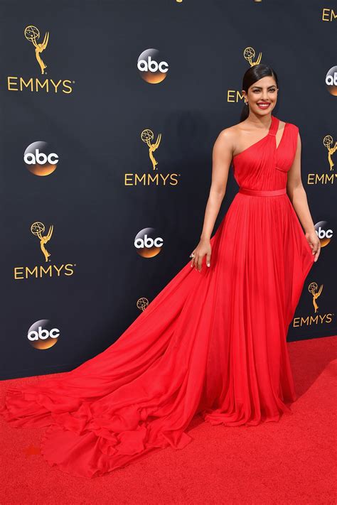 Emmys 2016 Red Carpet 10 Best Dressed Looks Teen Vogue