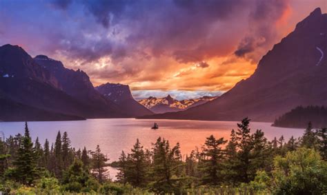 Beautiful Sunset At St Mary Lake In Glacier National Park Stock Photo