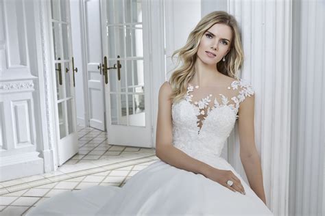 Kaufen sie die besten brautkleider 2021 online bei irenekleider.de. Brautkleid Sacira | Brautstudio Anke Tworuschka