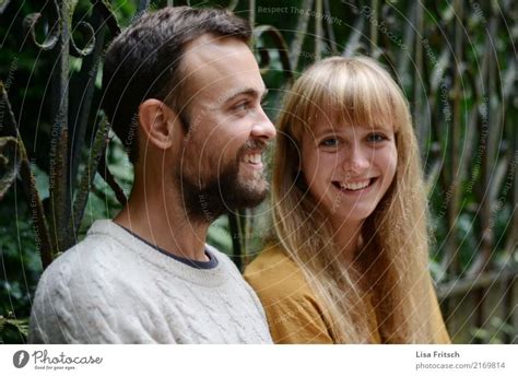 Lächelndes Junges Paar Ein Lizenzfreies Stock Foto Von Photocase