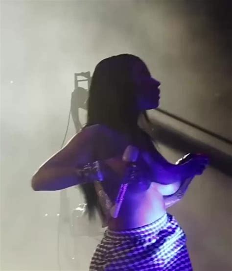 Hip Hop Girls Nicki Minaj Flash Gif Video Nudecelebgifs Com