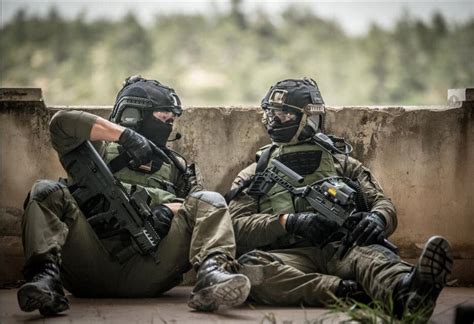 Two Israeli Shayetet 13 Operators Just Chilling 935x640 • R