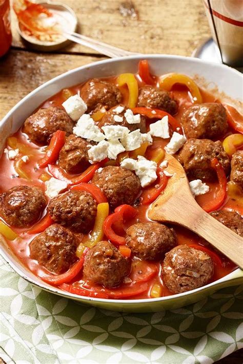 Kartoffeln werden mit pikantem hack, porree und einer cremigen soße ganz schnell zu einem leckeren pfannengericht. Hackbällchen in mediterraner Paprikasauce mit Feta - mit ...