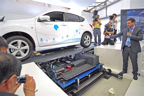 They deploy robots that slide under the. Better Place Demonstrates System for Quickly Swapping Batteries in Electric Cars - WSJ