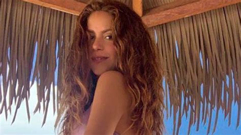 Shakira Se Estrena En El Dise O Compartiendo Su Bikini M S Sensual As Com
