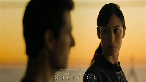 Oblivion 2013 Wallpapers - Tom Cruise - XciteFun.net