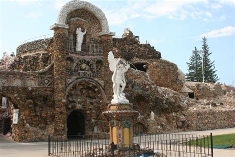 6 Fun Facts About Grotto Of The Redemption In Iowa