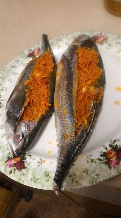 Pada resep ini, olesan ikan bakar menggunakan kecap. Resepi Ikan Cencaru Sumbat Bakar Simple - Resep Bunda Erita