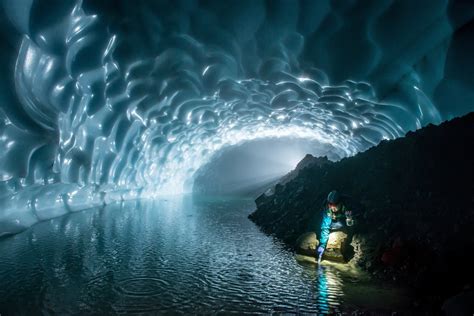 Ice Caves Under Mount Rainiers Crater The Seattle Times