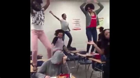 The Whole Squad Twerking In Class Youtube