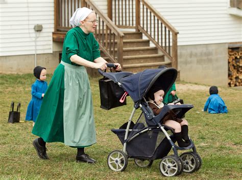 Rare Look Inside Amish Community Photo 3 Pictures Cbs News