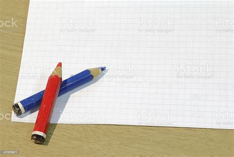 Detail Kertas Kosong Dengan Pensil Berwarna Foto Stok Unduh Gambar