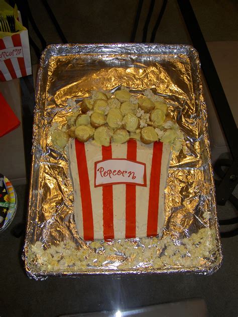 Popcorn Box Cake Used Mini Cupcakes Popcorn And Edible Glitter For