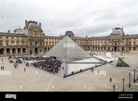 Louvre Museum Entrance Hi Res Stock Photography And Images Alamy