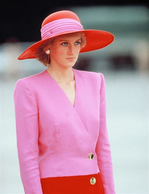 40 Of Princess Diana S Best Style Moments Through The Years Princess Diana Fashion Princess