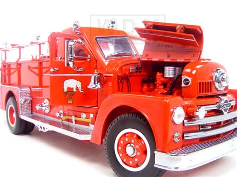 1958 Seagrave 750 Fire Engine Truck Red 124 Diecast Model Road