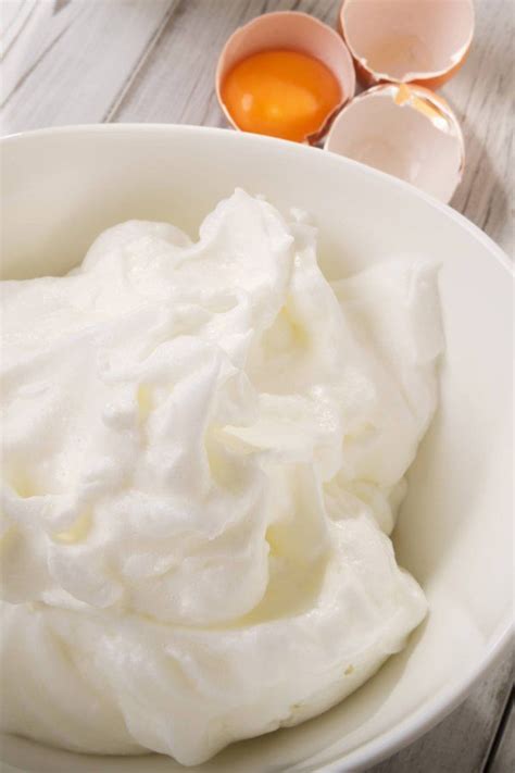 Eischnee auf den rührteig streichen und mit mandelstiften bestreuen. Pin auf Rezepte