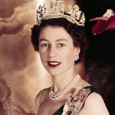 She celebrated 65 years on the throne in february 2017 with her sapphire jubilee. Queen Elizabeth II - Smartbiography - Smart Biography