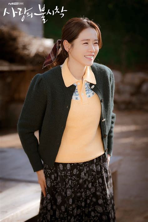 Actress Son Ye Jin S Stylists Reveal Koreaboo Son Ye Jin Crash