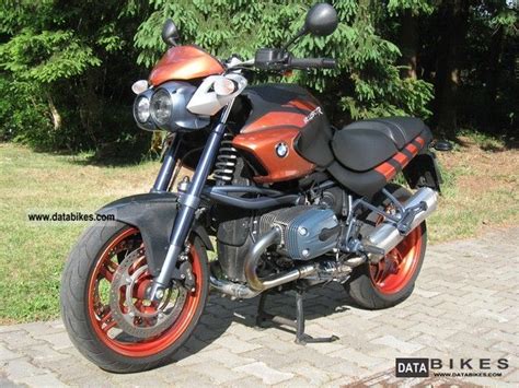 Number plate holder, front fender and headlight support have been completely hand crafted. 2005 BMW R 1150 Rockster