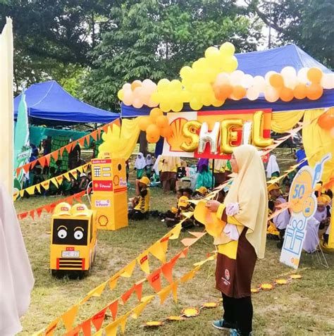 Bajuku sdh setengah basah akibat hujan dan tampaknya bapak ojek ini, sebut saja pak mahmud (aku hingga kini tdk tahu namanya), tdk membawa jas hujan. "Mana Dapat Idea Tu Cikgu?" - Viral Hari Sukan Sekolah ...