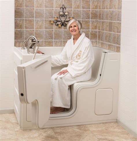 For seniors living in british columbia's lower mainland, orca tub cuts is one the easiest ways to modify your bathtub into an accessible shower. 8 Design Ideas to Create Senior-Friendly Bathrooms | Home ...