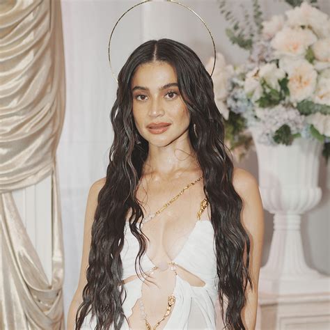 Anne Curtis Pays Homage To Her Dyosa Role For Opulence