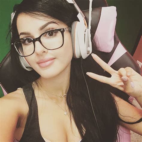 Sssniperwolf Cleavage And Sexy Pics Pics Sexy Youtubers The