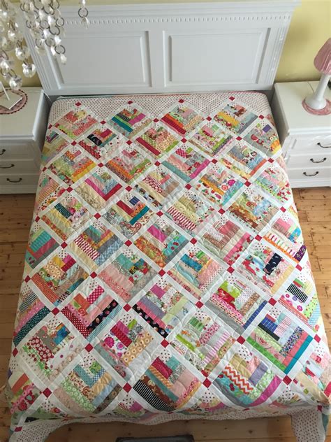 Jenny doan demonstrates how to make a classic log cabin quilt using 2.5 inch strips of precut fabric (jelly roll). Lynda in Wonderland: Scrappy Log Cabin