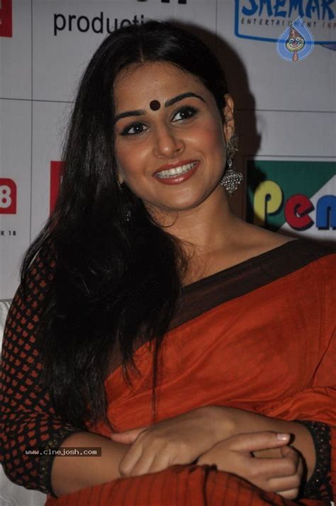 Vidya Balan At Kahaani Dvd Launch Photo 10 Of 71