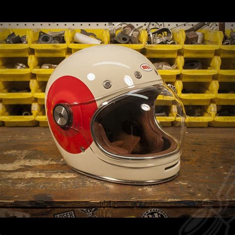 Inspired by the innovative bell star helmet, the bell bullitt helmet is a modern take on the original. Capacete BELL Bullitt TT Vintage White Red - SuperBike ...