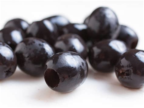 Versate il tutto in una pirofila con carta forno e cuocete le olive nere al forno alla siciliana per circa 40 minuti a 170° statico. Ricette con Olive nere fresche