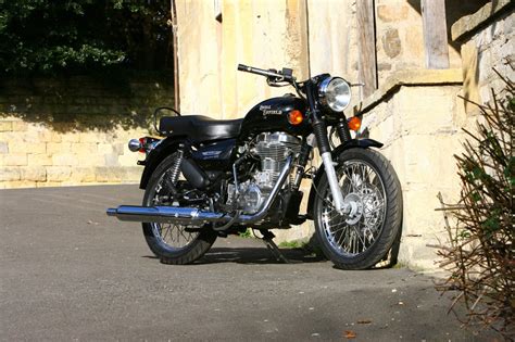 After analyzing, i thought bullet350 will be the identical one and the logo says it all, you cannot compare with the others and i was. 2012 Royal Enfield Electra EFI / Bullet G5 Classic Review