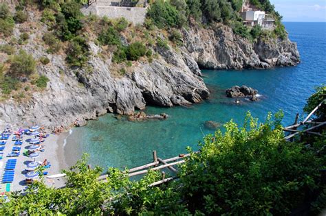La costiera amalfitana (amalfi coast in inglese), si trova in provincia di salerno, è un fiore all'occhiello della penisola italiana, situata sulla costa del mar tirreno, vanta dal 1997 la. Costiera Amalfitana insolita - Dove Viaggi