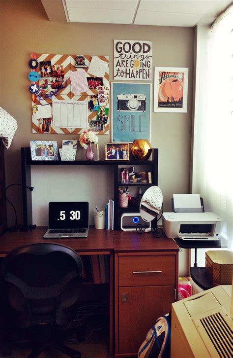 You'll definitely get use out of your desk area with all the upcoming tests, studying, and assignments. Patterson Hall, USC #dorm #college (With images) | Dorm ...